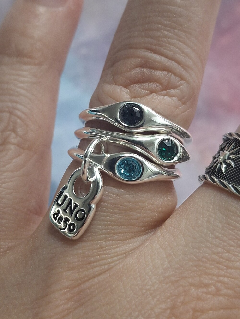 UNO de 50 Stacked Eye Rings